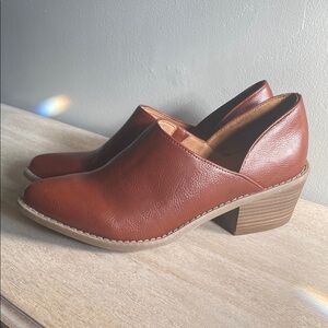Cushionaire brown loafers, women’s size 9. Great condition​​​​